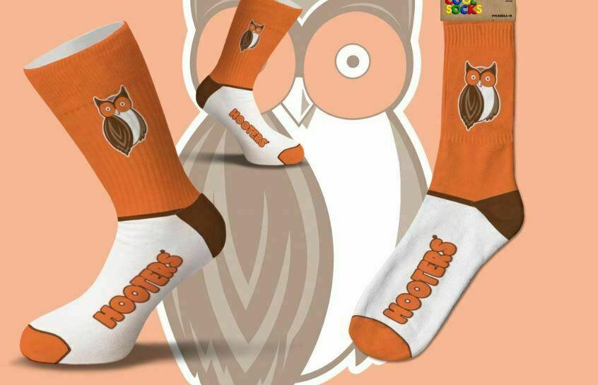 Hooters Owl Bar Men's Crew COOL SOCKS
